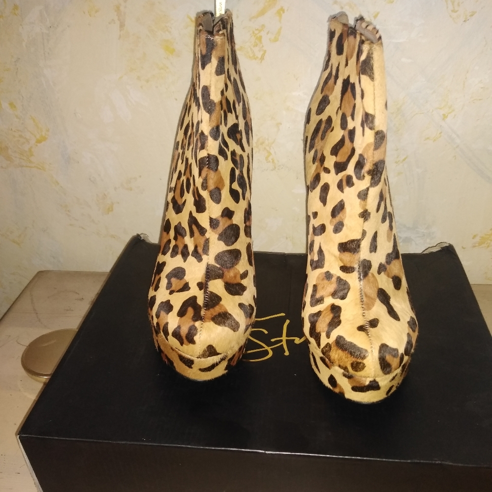 Colin Stuart leopard booties - Picture 2 of 4